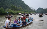 Tái diễn tình trạng không mặc áo phao tại suối Yến, chùa Hương
